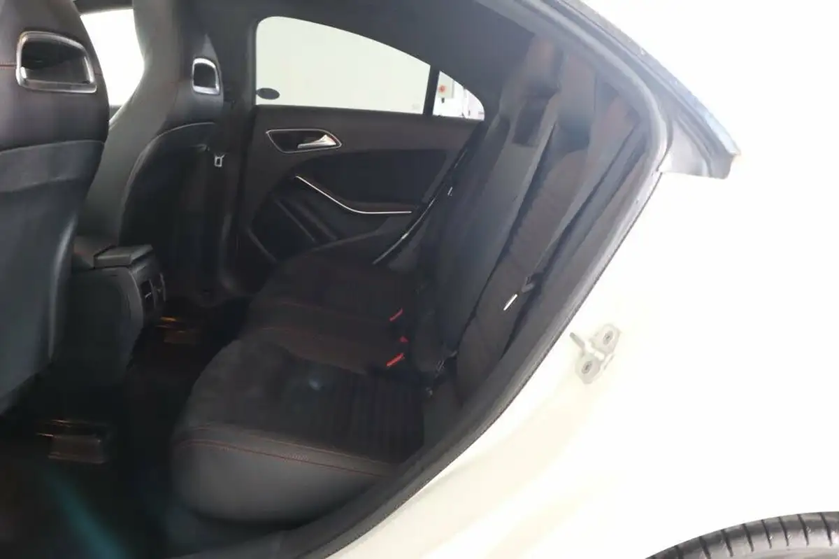 2016-mercedes-benz-cla-21d-cla-220-amg-line-4matic-coupe-4d-big-36