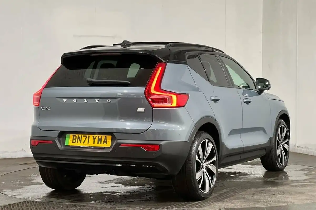 2021-volvo-xc40-e-p8-first-edition-big-25