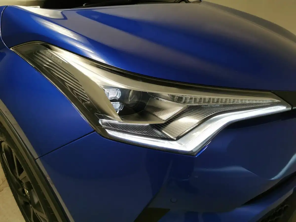 2018-toyota-c-hr-12-dynamic-big-18