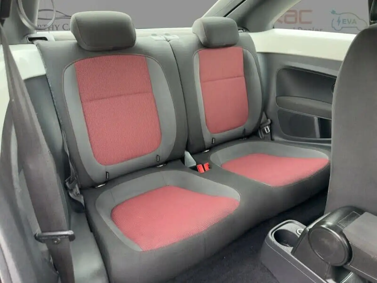 2012-volkswagen-beetle-12-design-105ps-hatchback-3d-1197cc-dsg-big-15