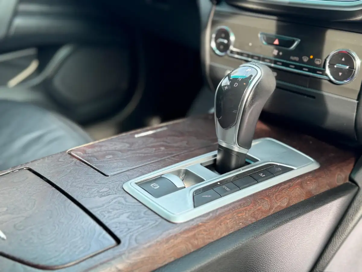 2014-maserati-ghibli-30td-big-45