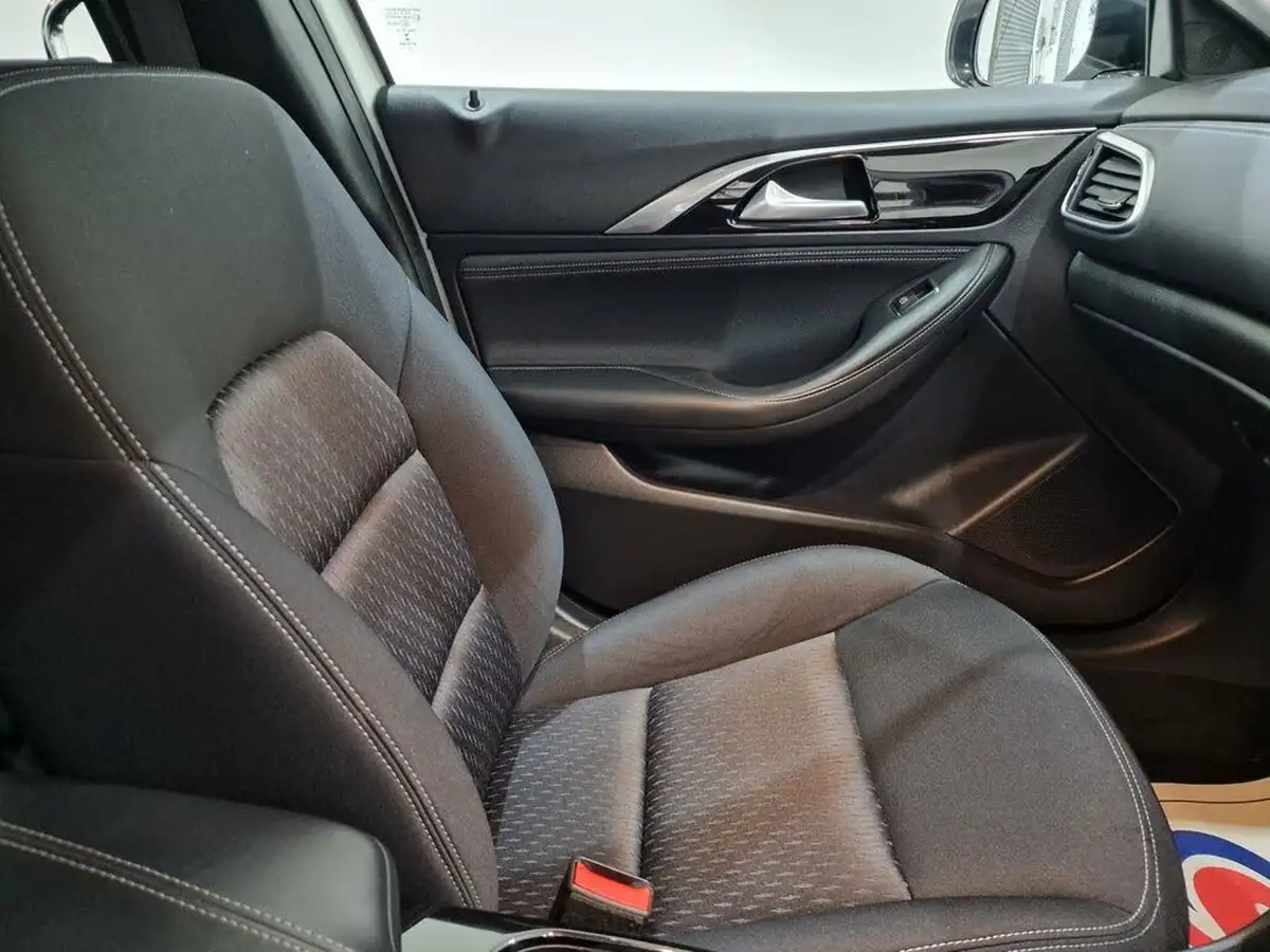 2019-infiniti-q30-22d-sport-big-74