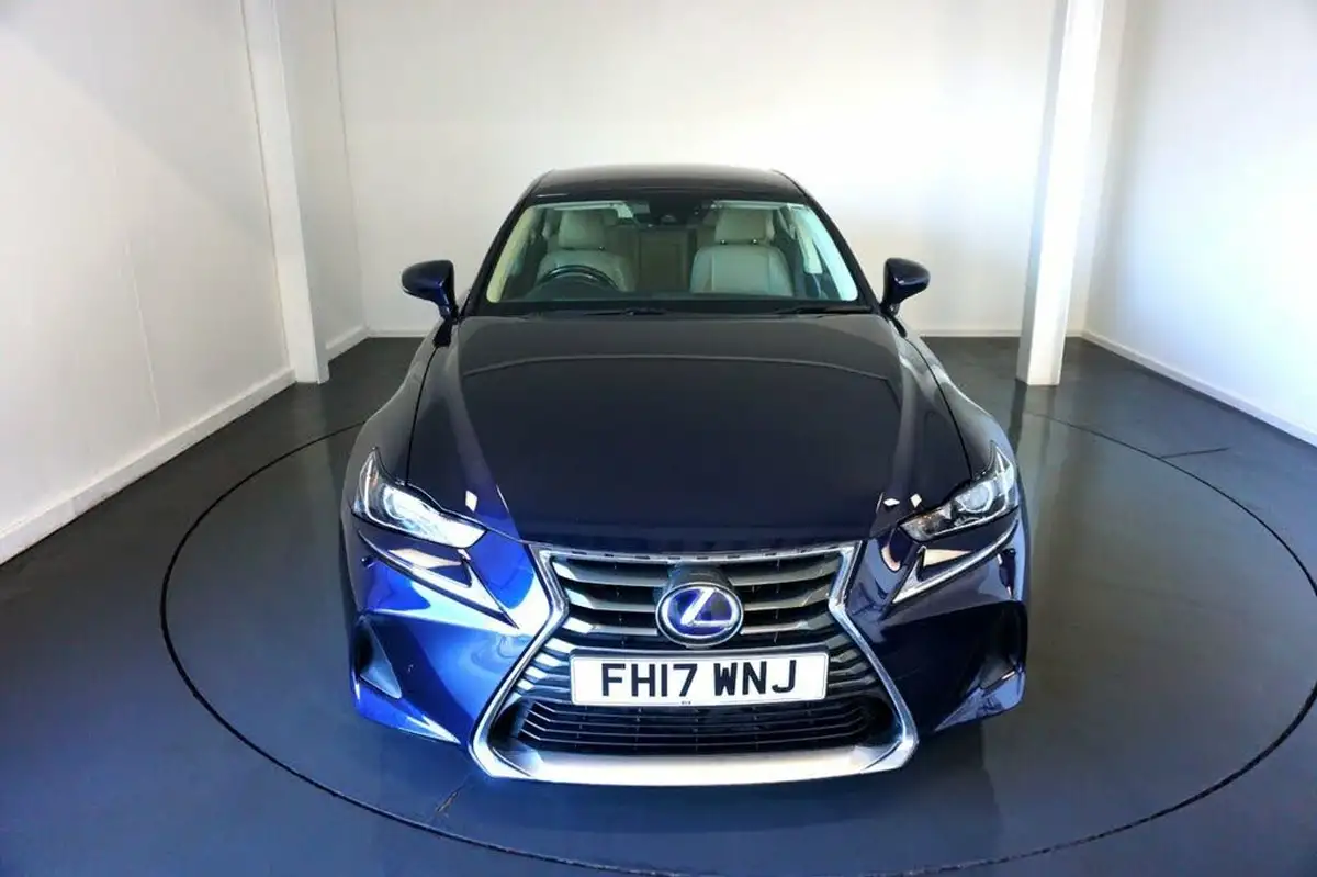 2017-lexus-is-300h-25-advance-big-13