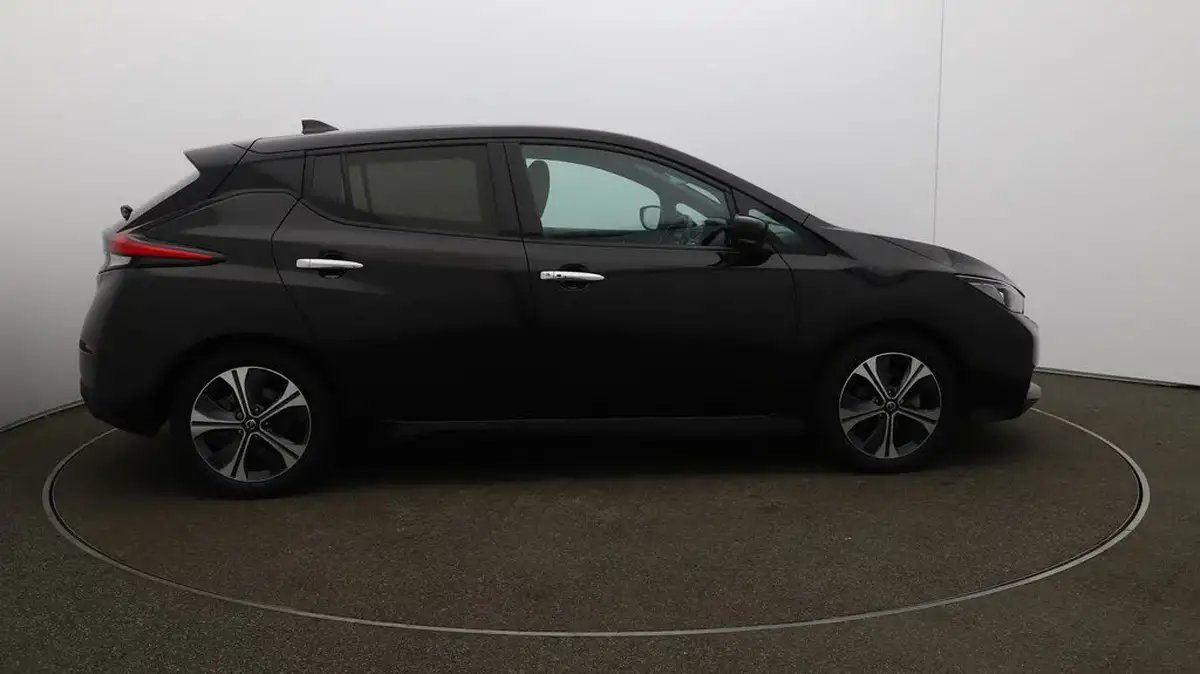 2021-nissan-leaf-e-tekna-big-8