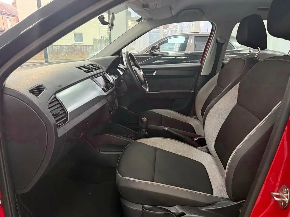 2018-skoda-fabia-10-mpi-colour-edition-big-13