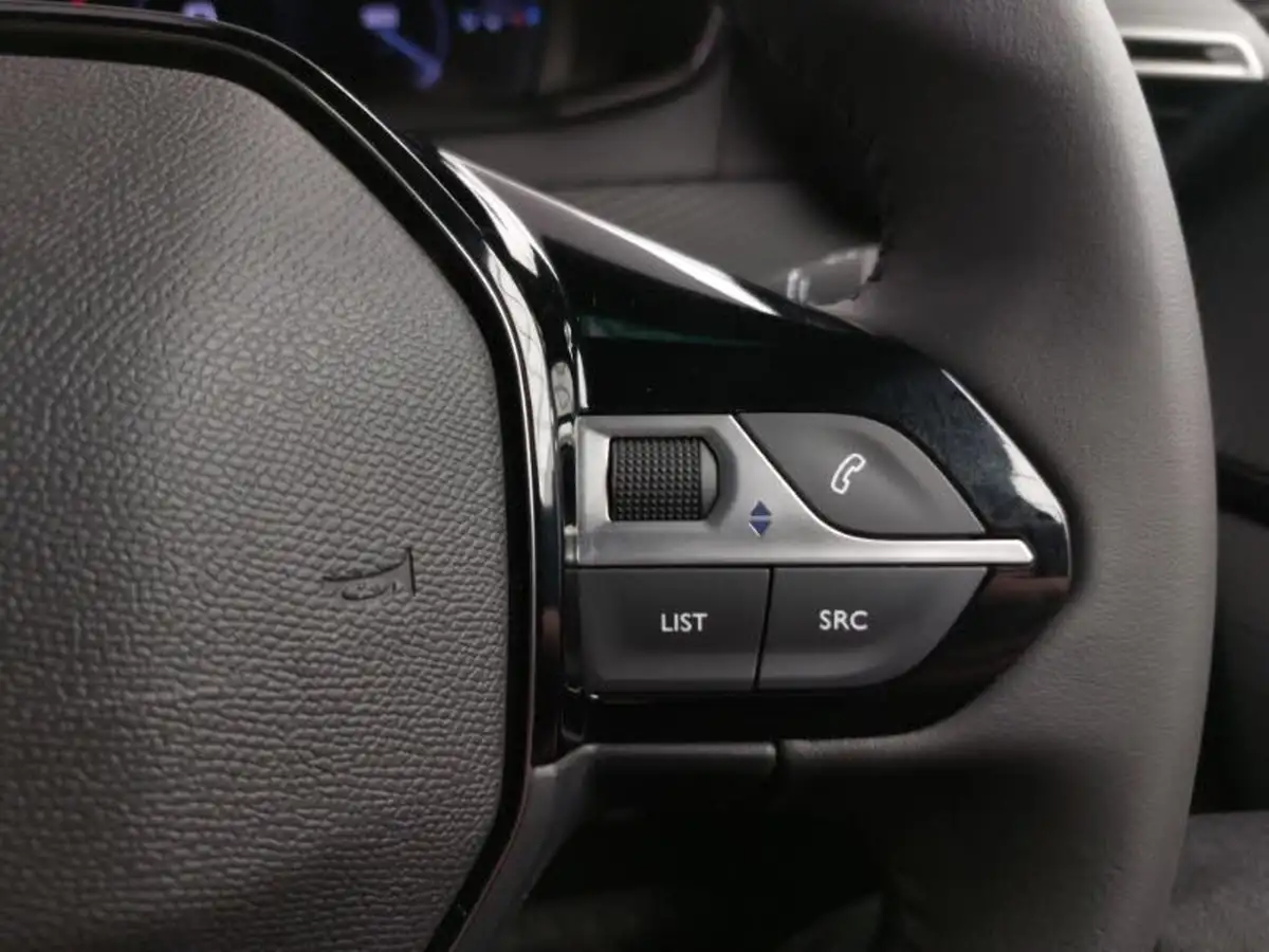 2024-peugeot-2008-suv-12-puretech-allure-130ps-big-17