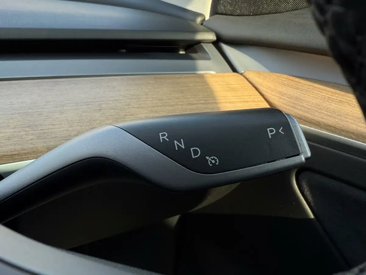 2022-tesla-model-3-e-long-range-big-57