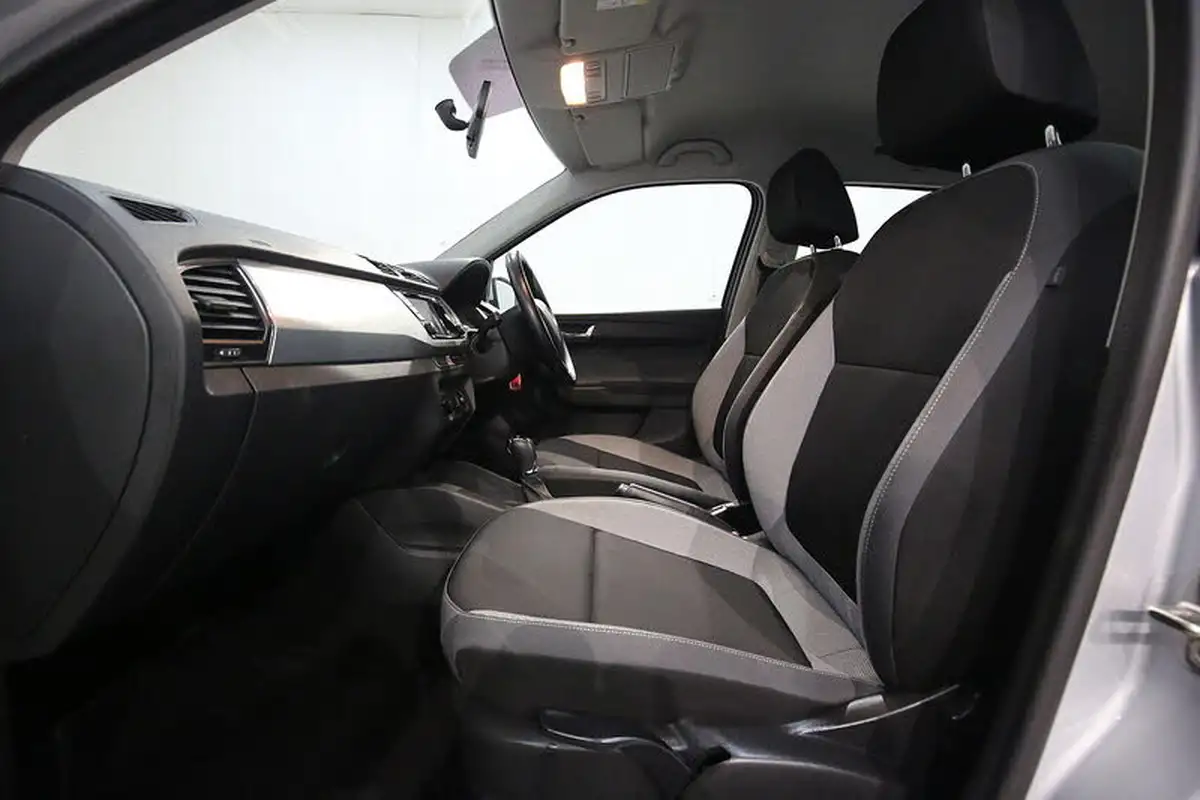 2015-skoda-fabia-12-tsi-se-109ps-hatchback-dsg-big-19