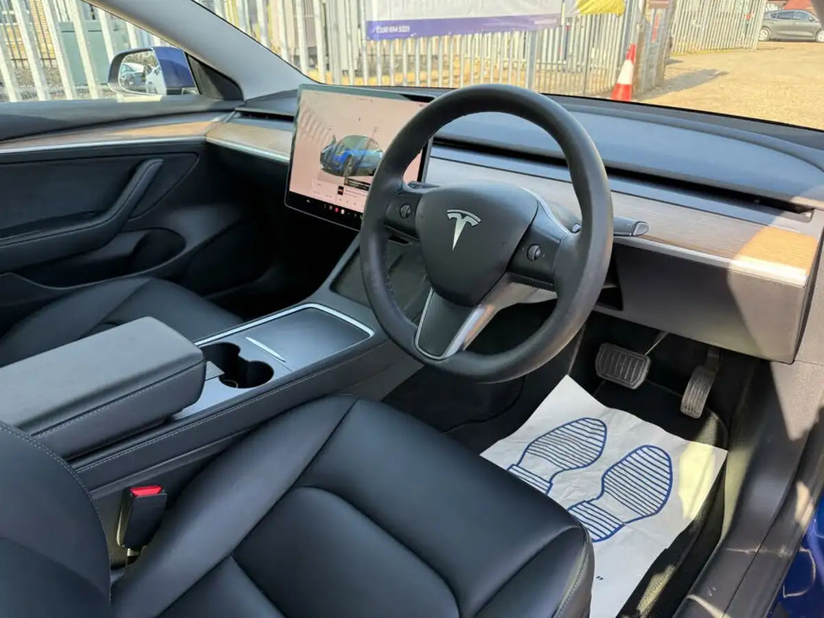 2022-tesla-model-3-e-long-range-big-33