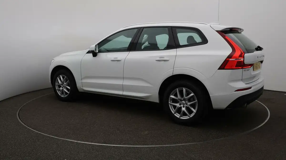 2020-volvo-xc60-20-t5-momentum-awd-big-28