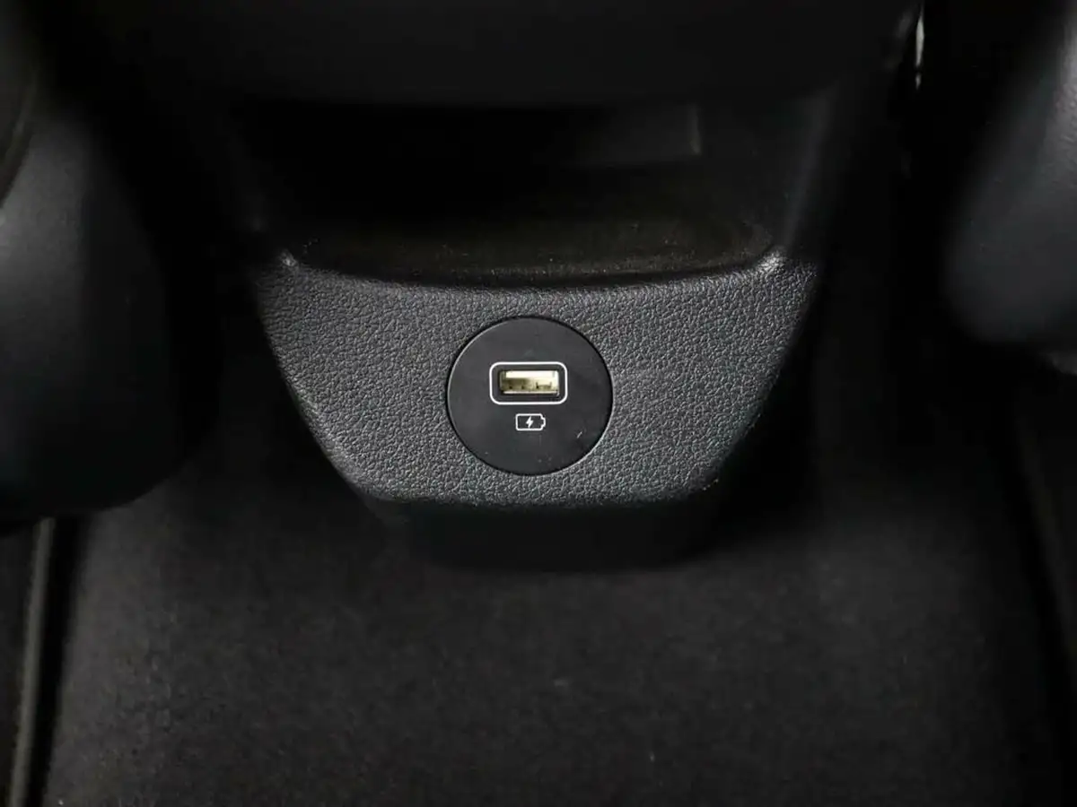 2022-hyundai-i20-10-t-gdi-premium-dct-big-22