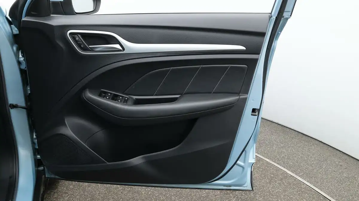 2021-mg-zs-suv-e-exclusive-ev-big-15