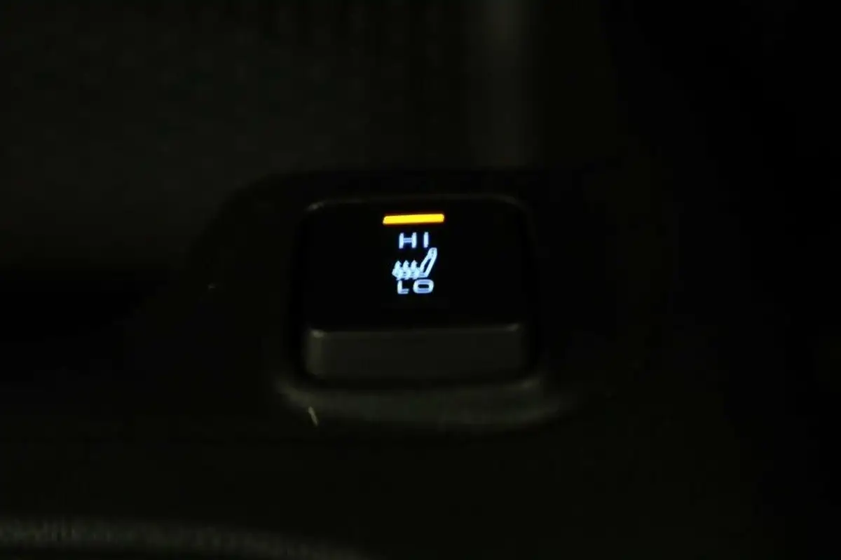 2019-toyota-corolla-20-vvt-i-excel-trk-hatchback-big-26