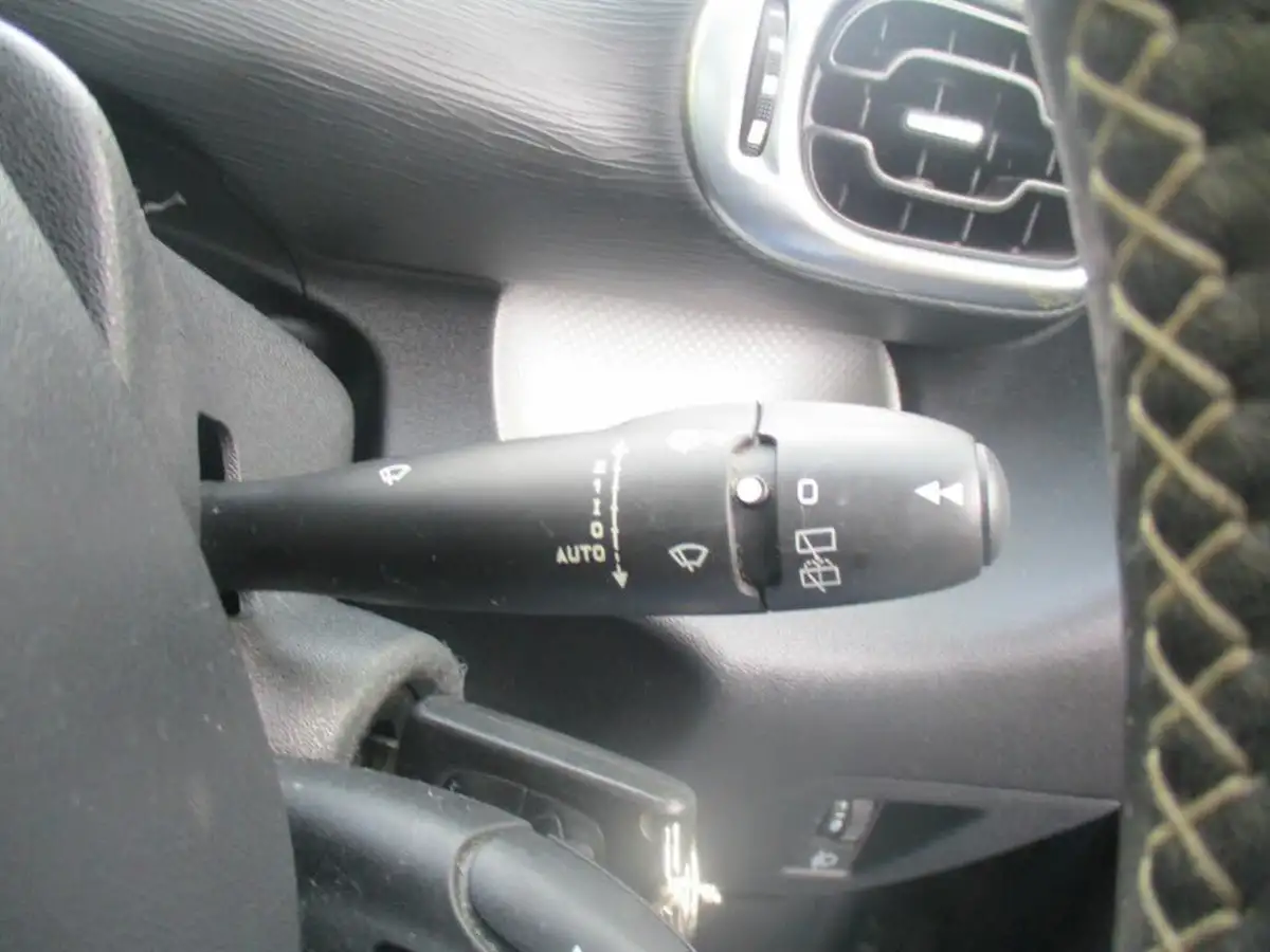 2016-citroen-c3-picasso-12-puretech-platinum-big-32