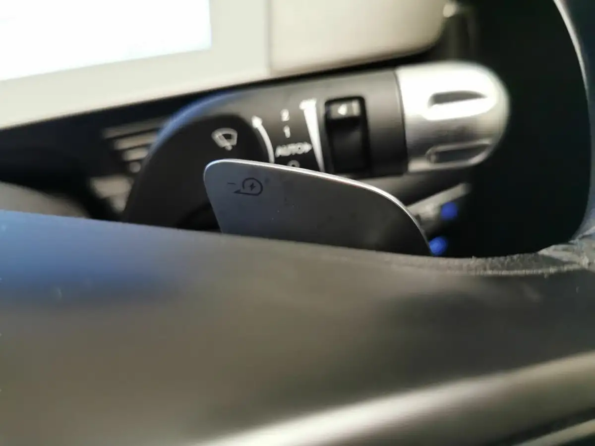 2022-hyundai-ioniq-5-e-se-connect-big-16