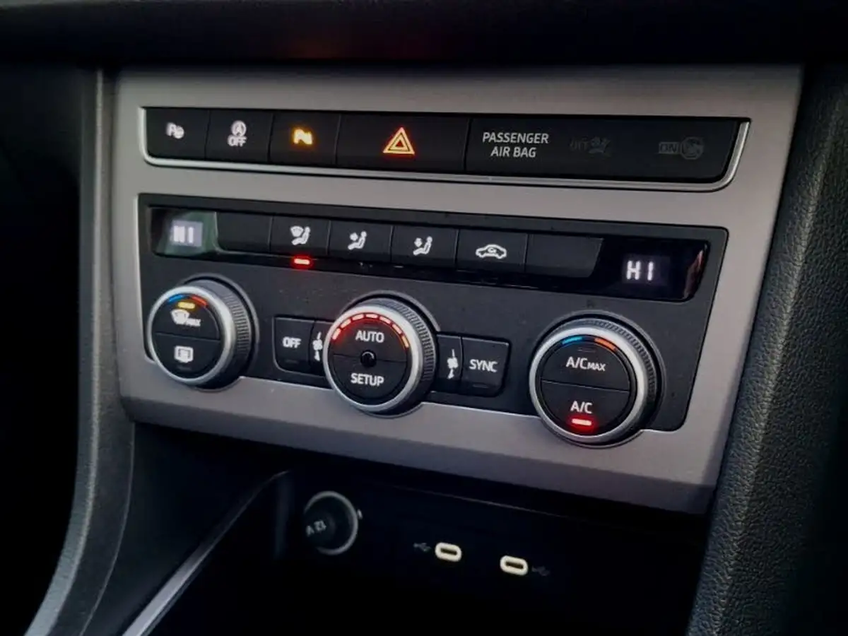 2024-seat-ateca-15-ecotsi-fr-big-13
