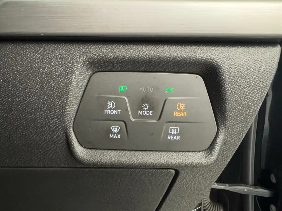 2021-seat-leon-14-e-hybrid-fr-hatchback-big-26