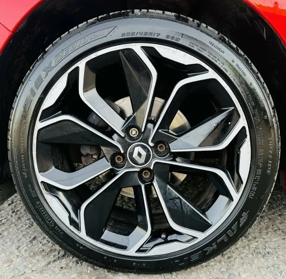 2017-renault-clio-15dci-dynamique-s-nav-90bhp-big-26