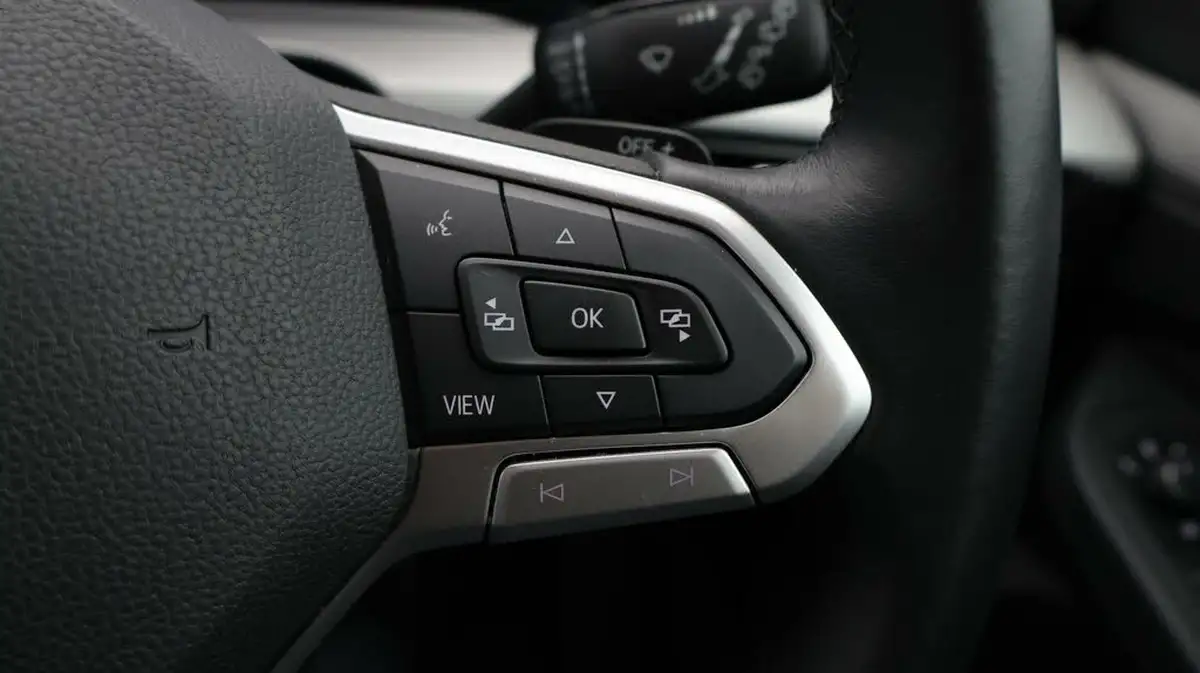 2020-volkswagen-golf-15-etsi-life-150ps-hatchback-big-23