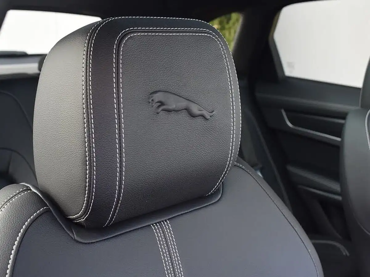 2022-jaguar-f-pace-20-d200-r-dynamic-black-big-12