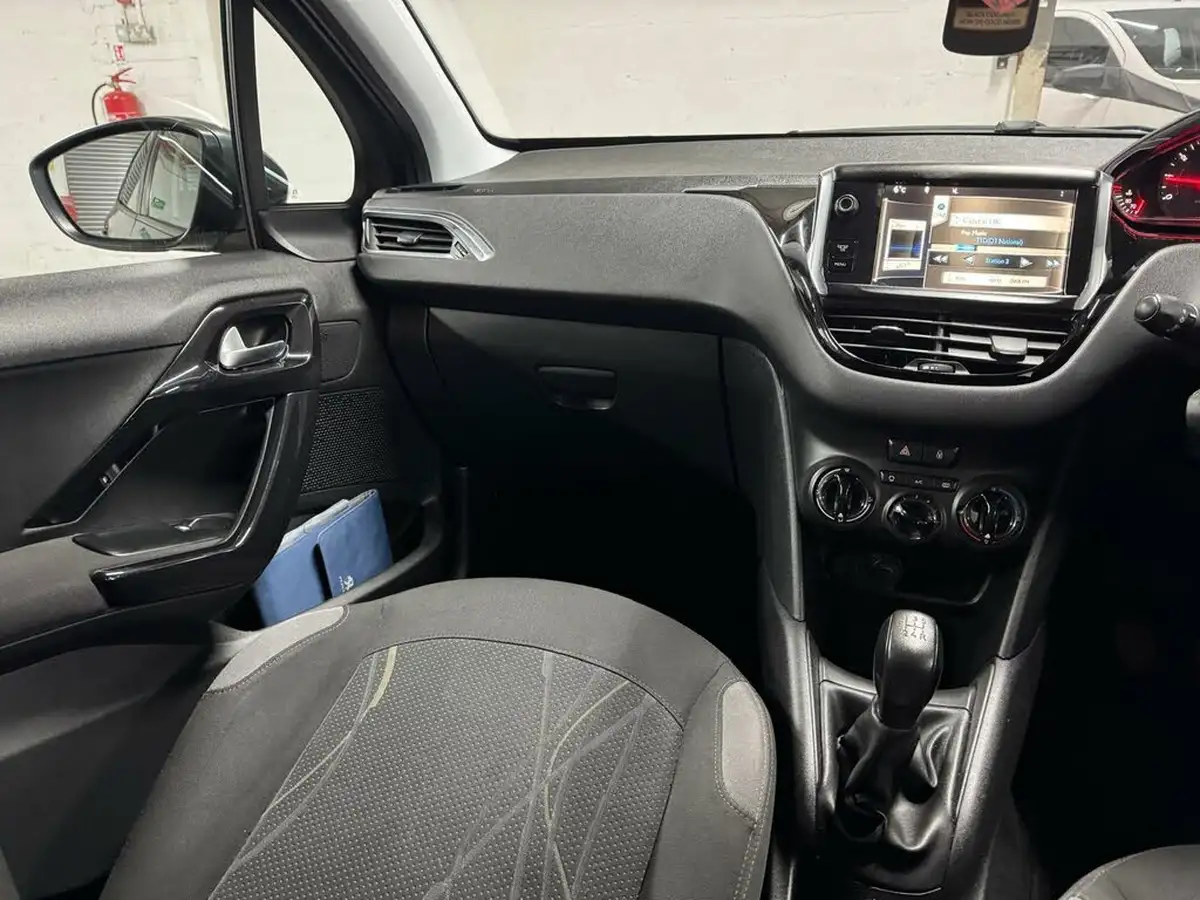 2013-peugeot-208-12-active-5d-big-23