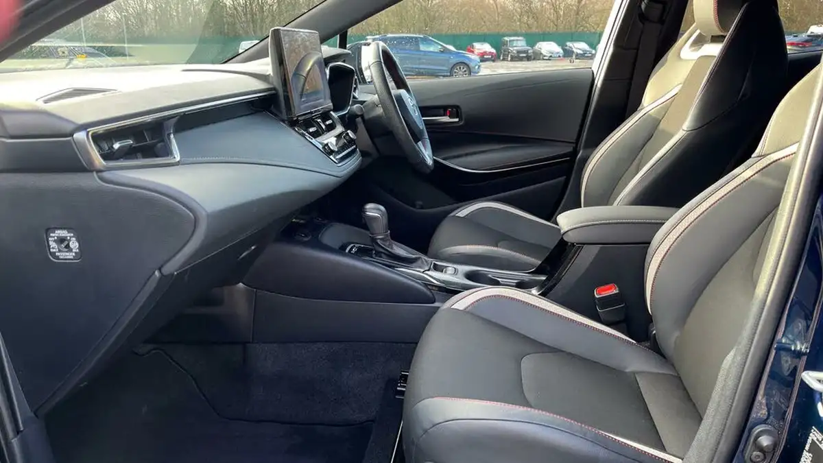2023-toyota-corolla-18-vvt-i-gr-sport-138bhp-hatchback-big-9