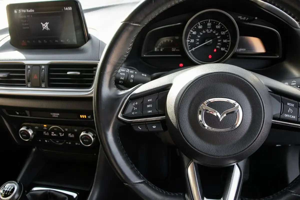 2018-mazda-mazda3-20-se-l-nav-hatchback-5d-big-18