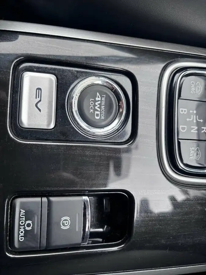 2018-mitsubishi-outlander-20-4h-phev-big-21