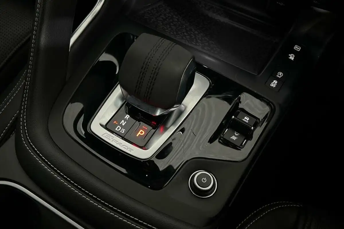 2021-jaguar-e-pace-15-p300e-r-dynamic-se-big-36