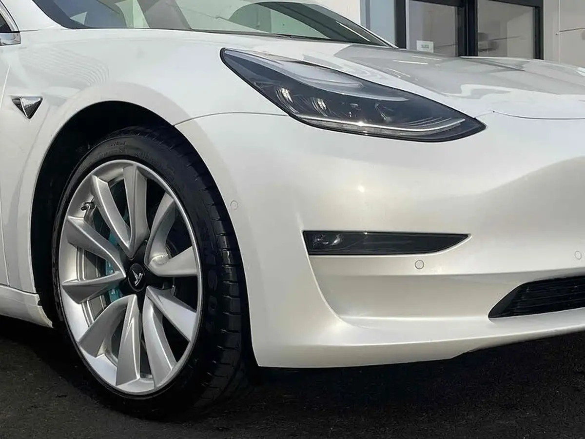 2020-tesla-model-3-e-long-range-big-25