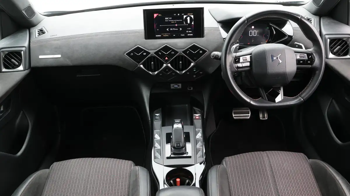 2019-ds-ds-3-crossback-12-puretech-performance-line-155ps-eat8-big-13