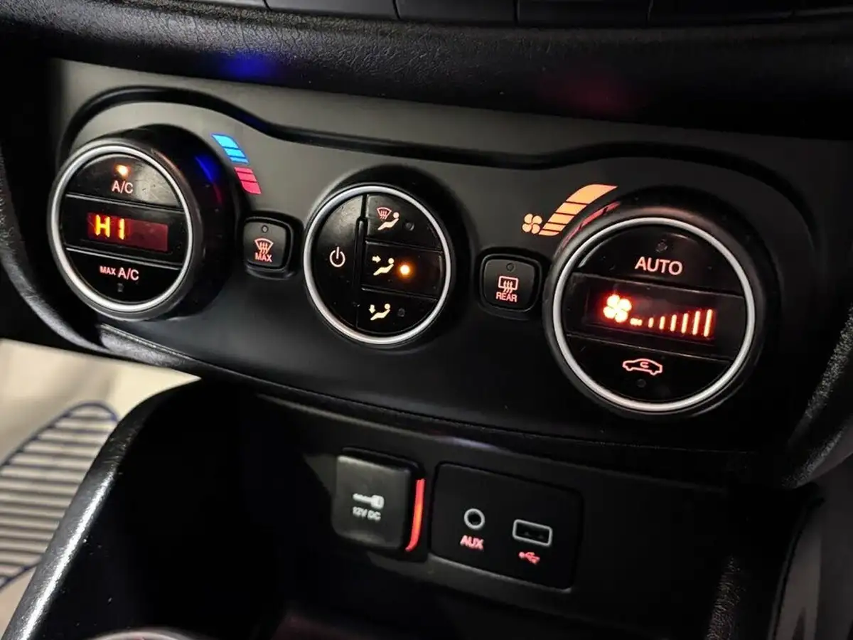 2017-fiat-tipo-14-lounge-hatchback-big-23