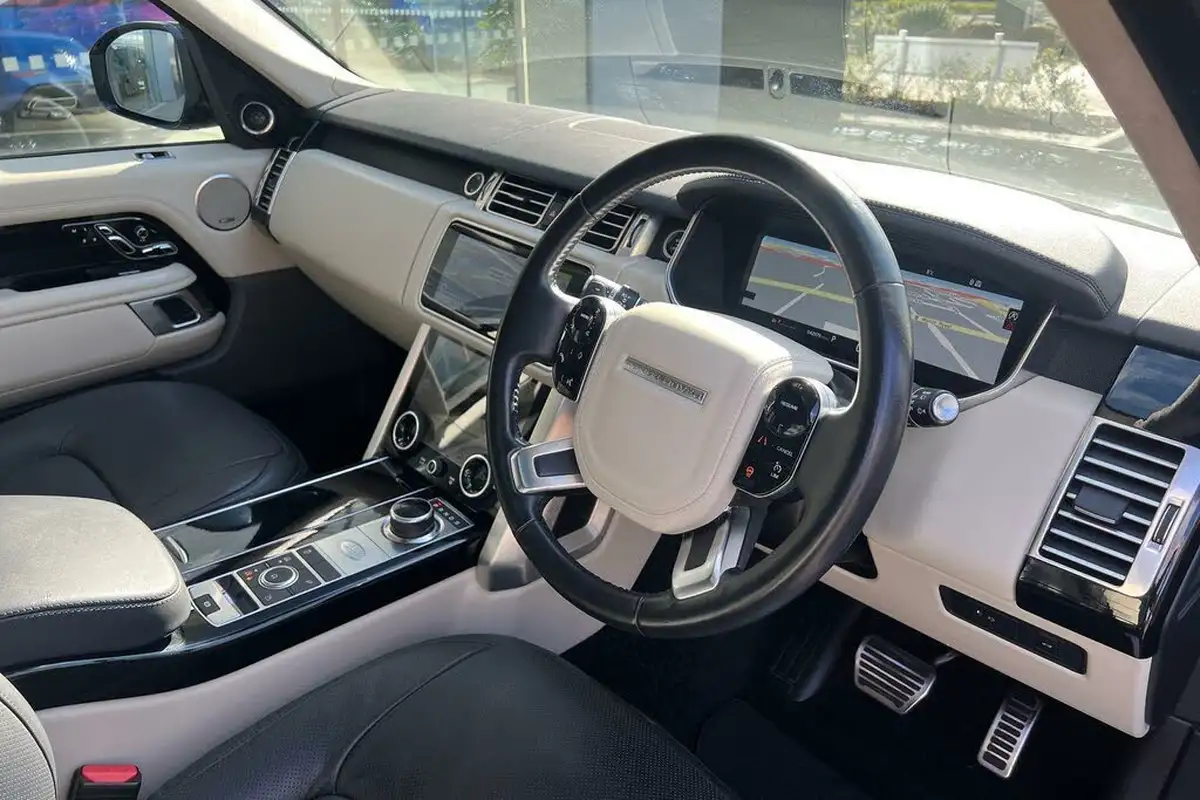 2021-land-rover-range-rover-30-d300-westminster-black-big-41