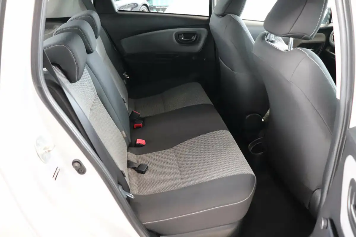 2015-toyota-yaris-15-vvt-i-sport-hybrid-big-22