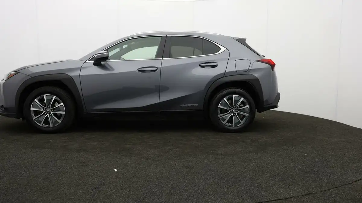 2021-lexus-ux-300e-e-ux-big-3