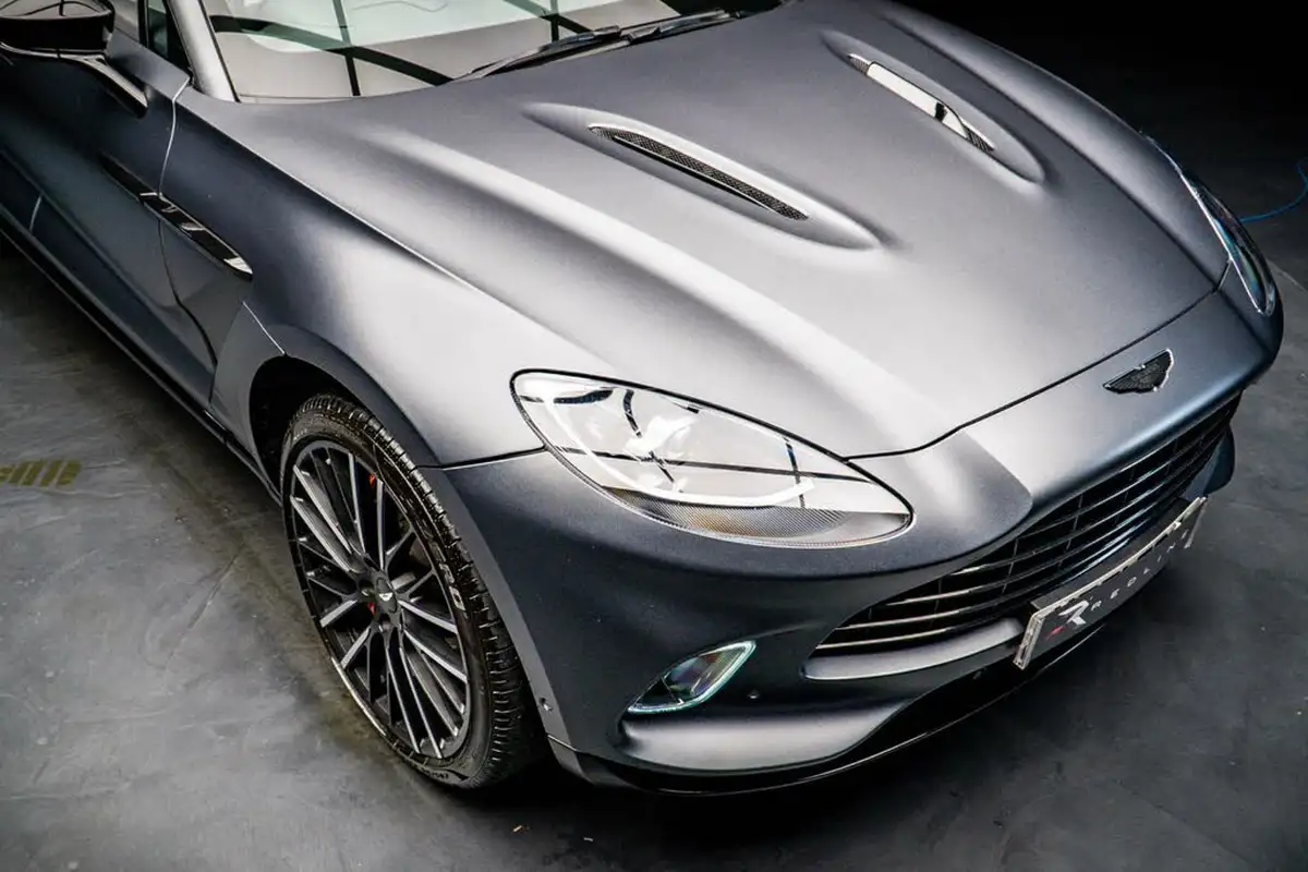 2022-aston-martin-dbx-40-v8-big-11
