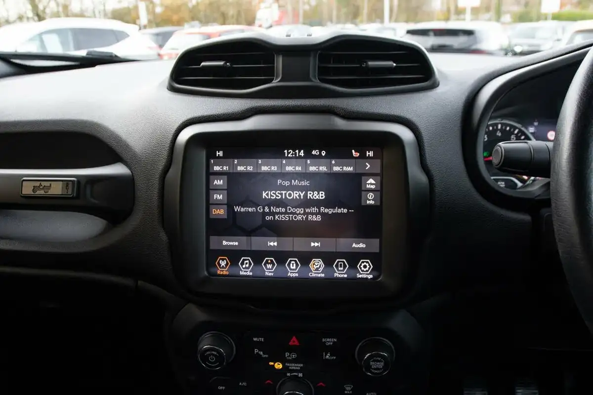 2021-jeep-renegade-10-gse-80th-anniversary-big-23