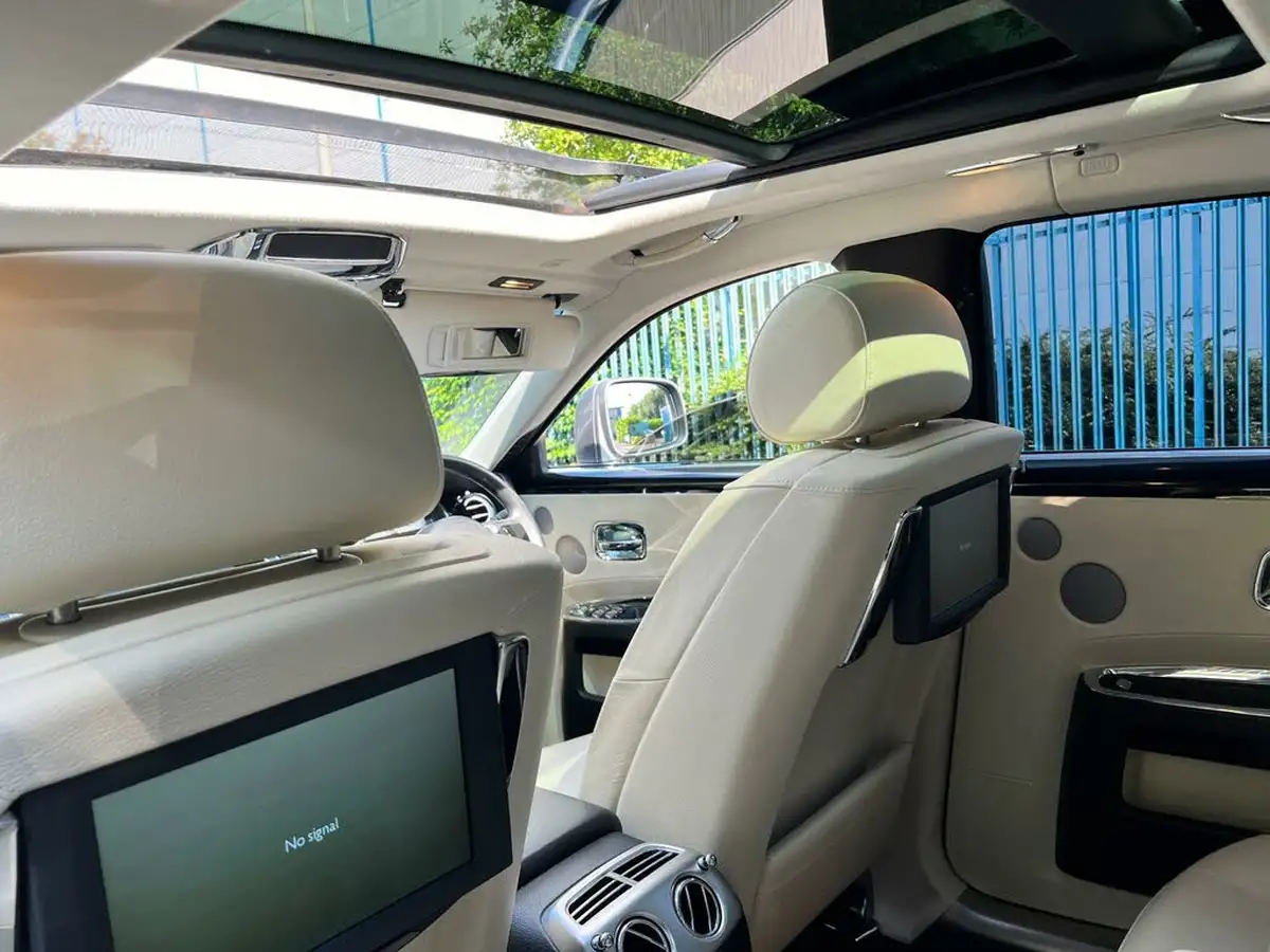 2010-rolls-royce-ghost-66-big-24