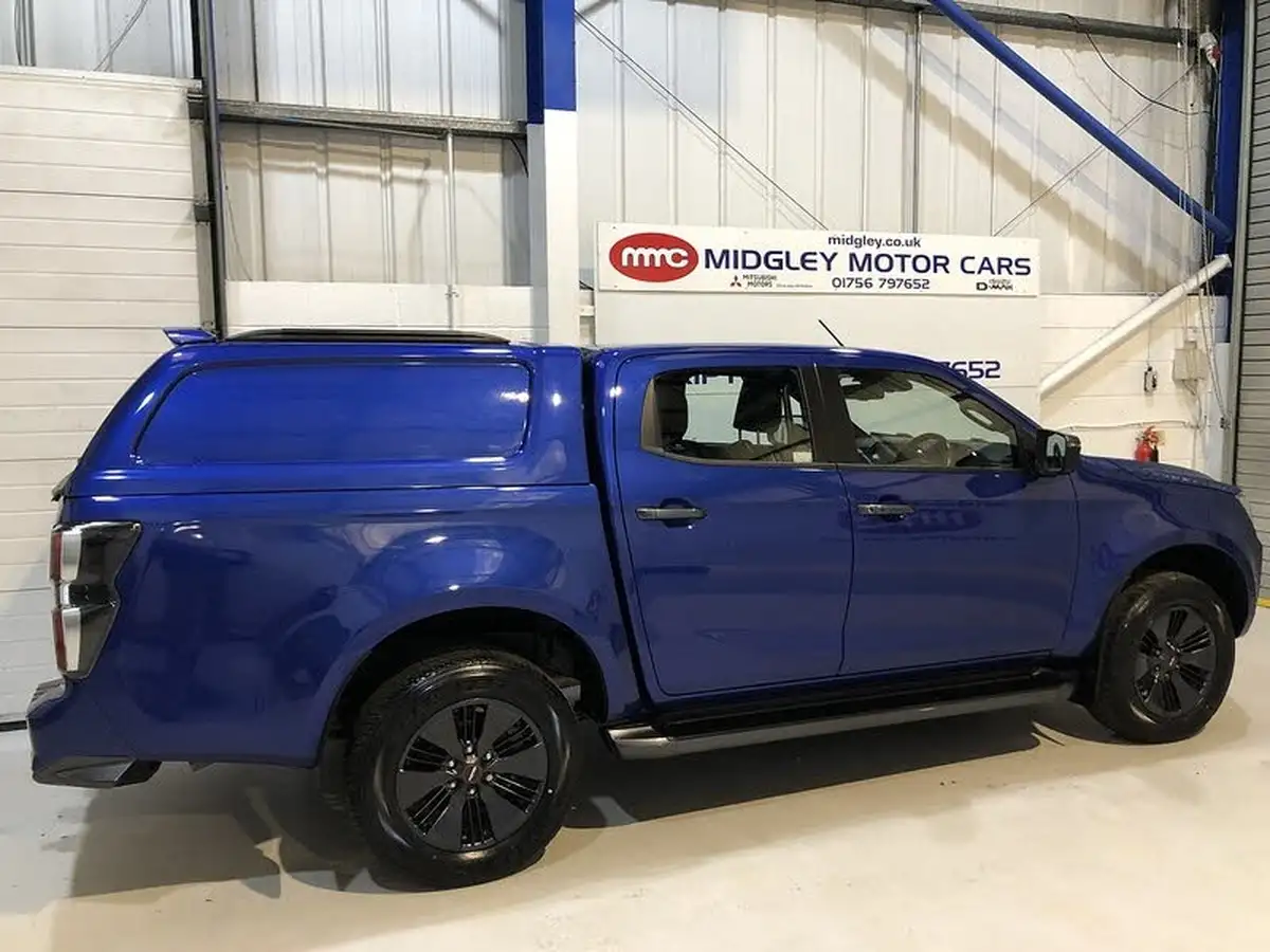 2023-isuzu-d-max-19td-v-cross-big-7