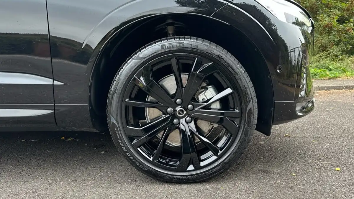 2024-volvo-xc60-20-b5-ultra-black-edition-big-15