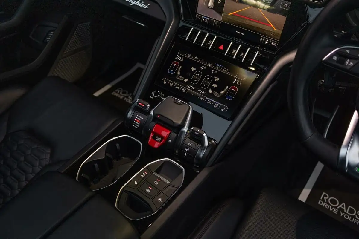 2021-lamborghini-urus-40-no-trim-big-50