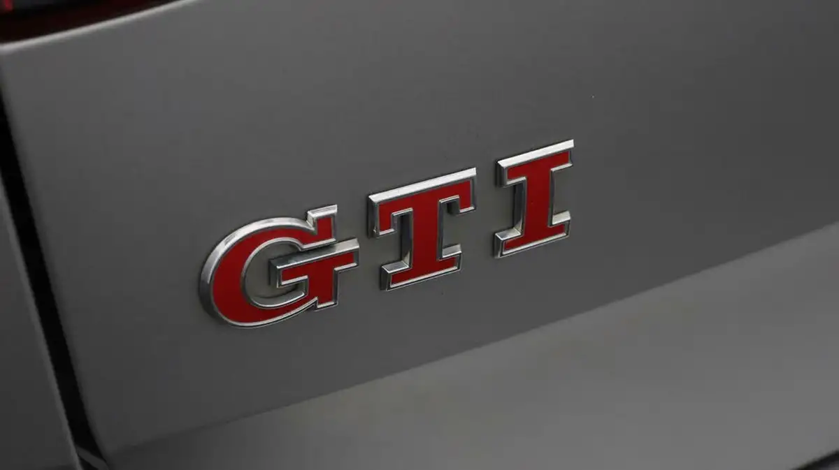2019-volkswagen-golf-20-tsi-gti-performance-5d-big-20