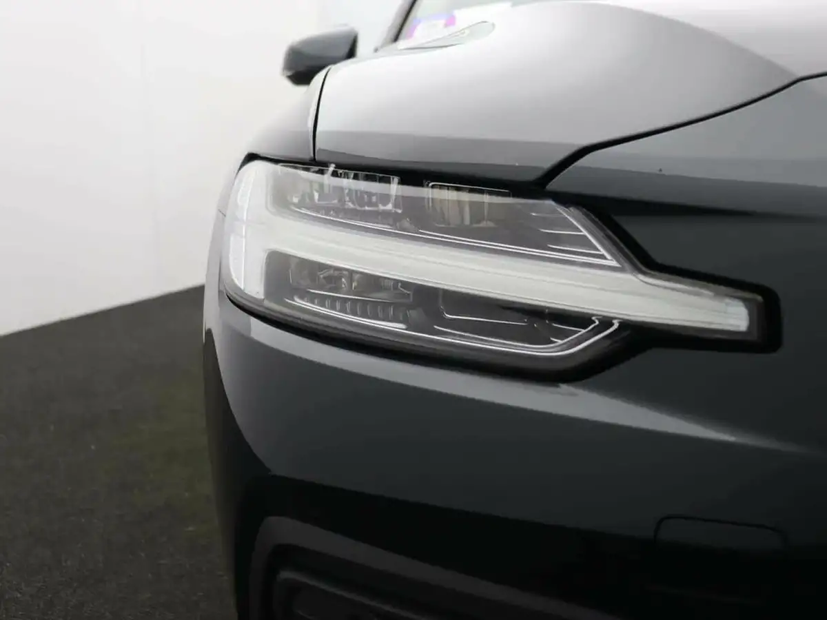 2020-volvo-v60-20-t4-momentum-plus-big-46