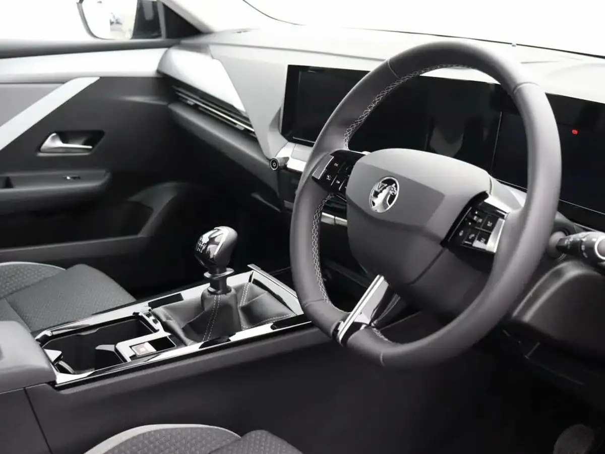 2022-vauxhall-astra-15-turbo-d-design-sport-tourer-big-6