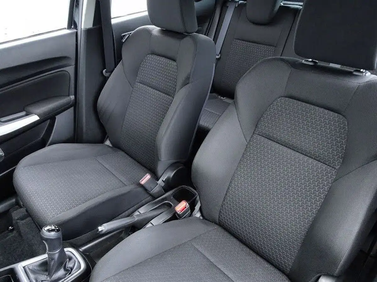 2019-suzuki-swift-12-dualjet-attitude-big-12