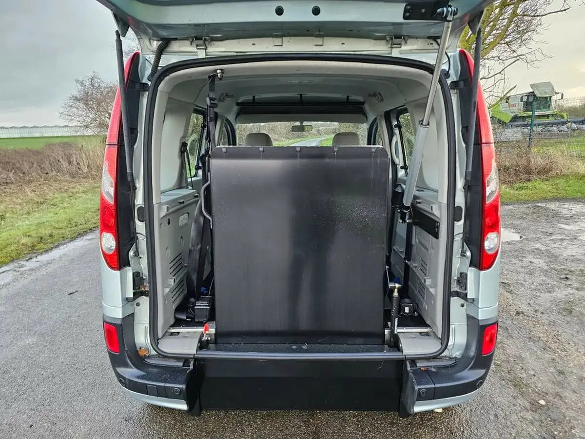 2011-renault-kangoo-16-expression-16v-105bhp-auto-big-11