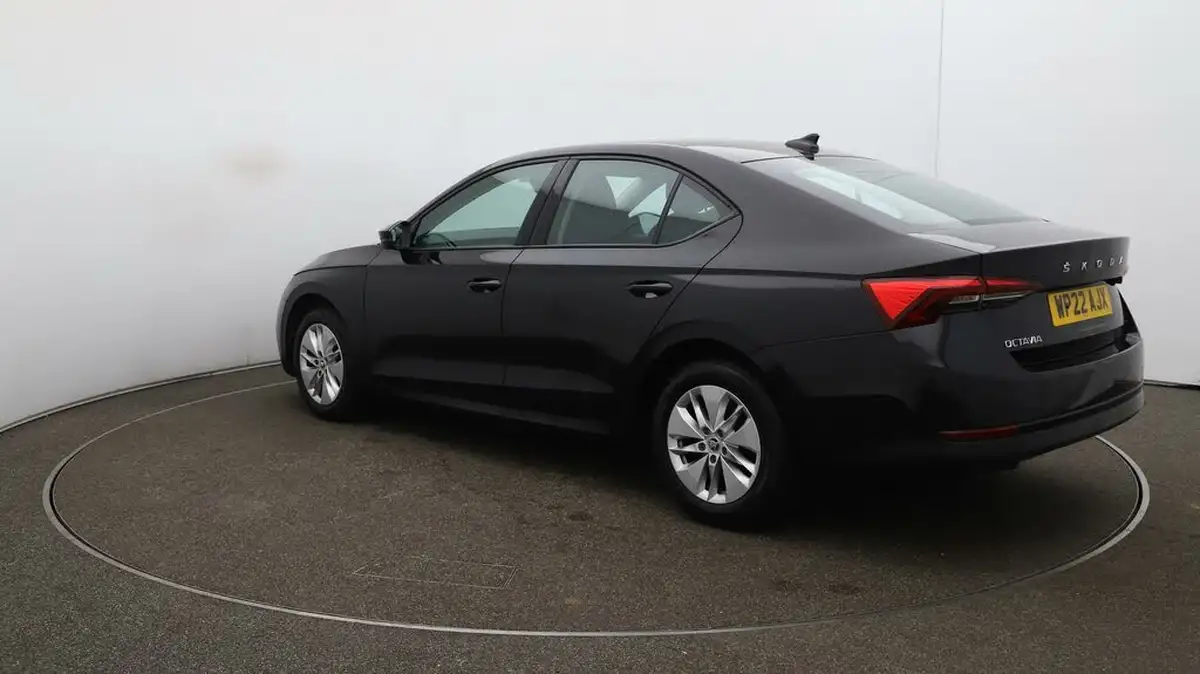 2022-skoda-octavia-10-tsi-se-technology-110ps-hatchback-big-5