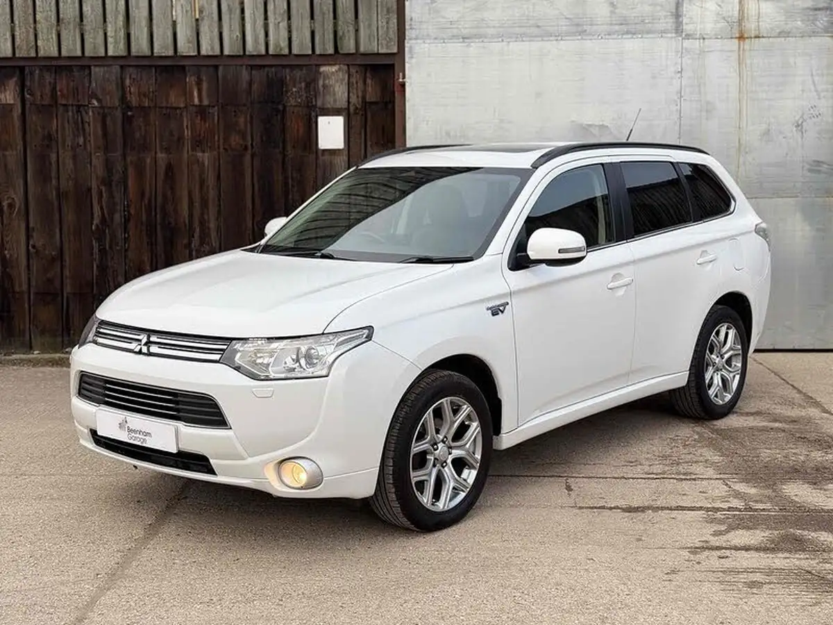 2014-mitsubishi-outlander-20-gx4h-big-1