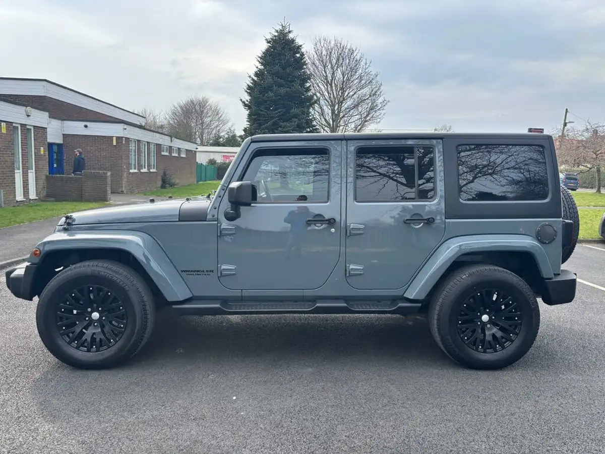 2015-jeep-wrangler-28crd-sahara-5d-big-7