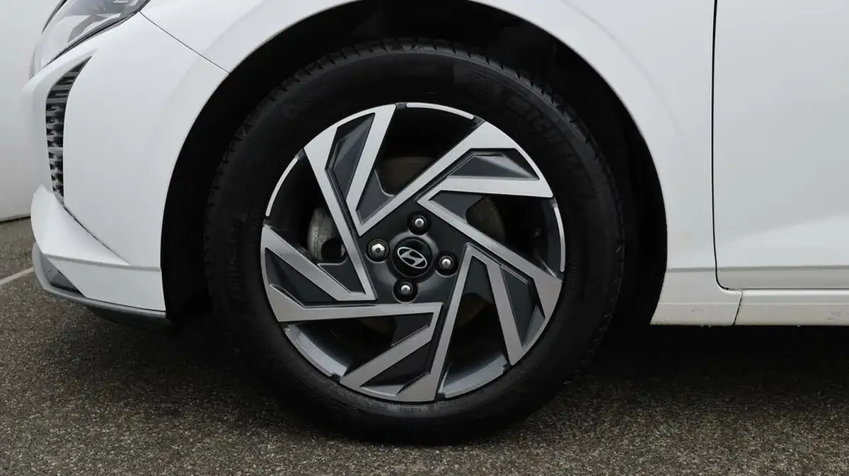 2024-hyundai-i20-10-t-gdi-advance-big-18